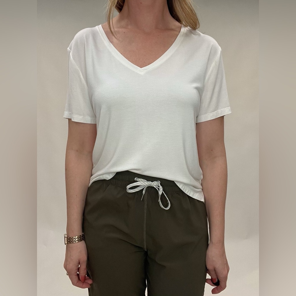 Able vneck tee white